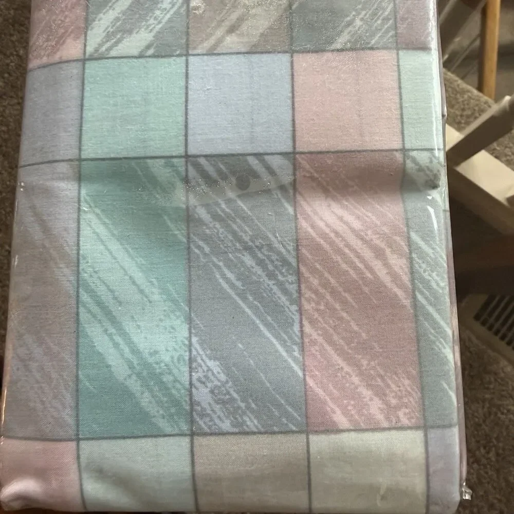 VINTAGE STEVENS UTICA TWO STANDARD PILLOWCASES FUSION MULTI NO IRON 20